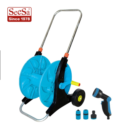 ¿Cómo se instala el carrete de manguera?